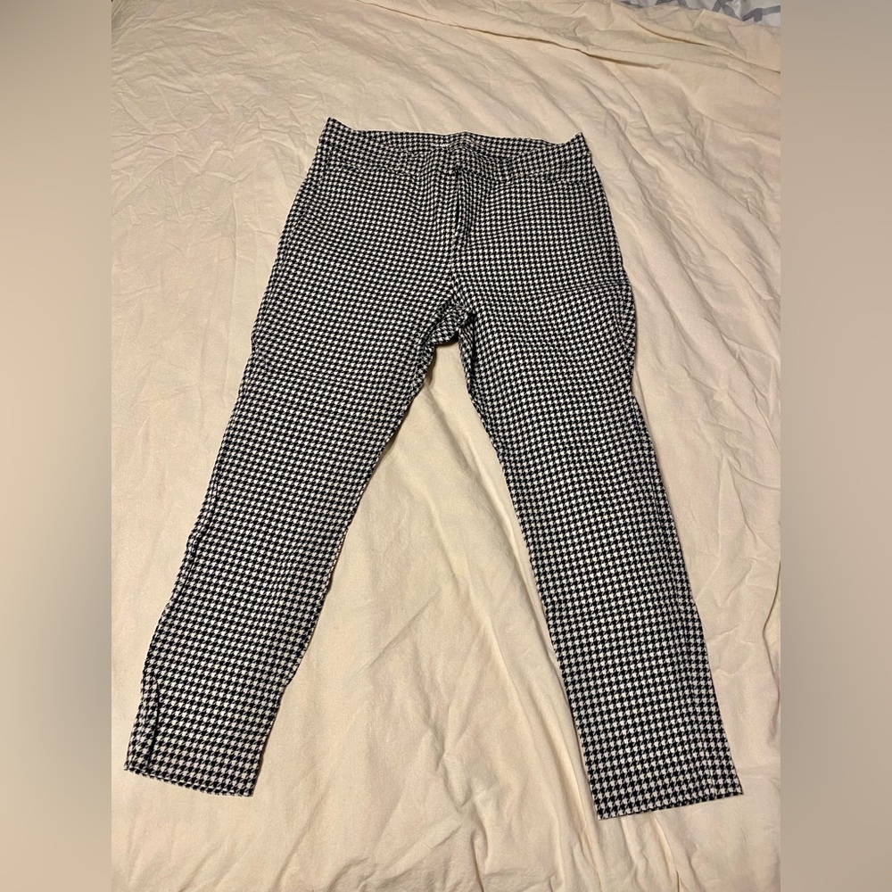 Old Navy Size 14 Black and White Houndstooth Pixie Ankle Pants